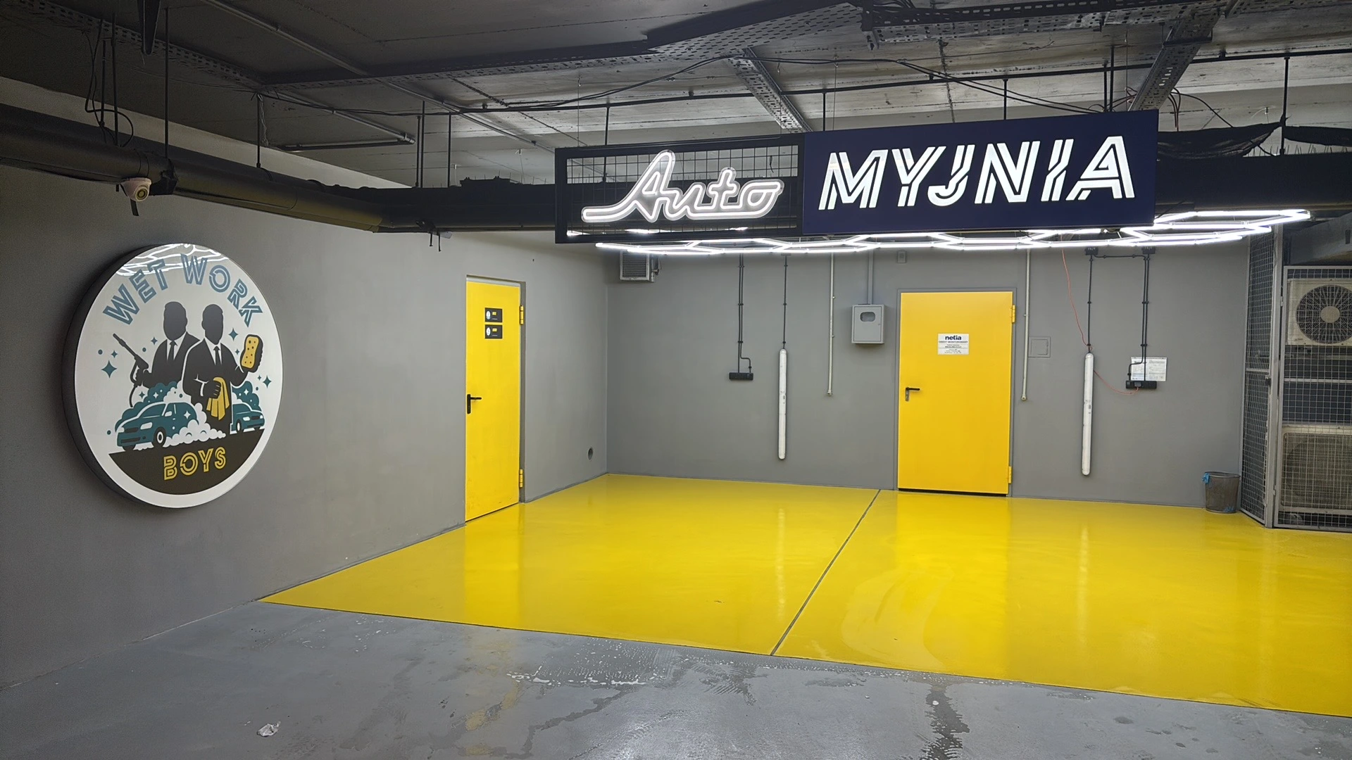 Myjnia ręczna Warszawa WetWorkBoys - profesjonalne mycie samochodu na Pradze-Południe